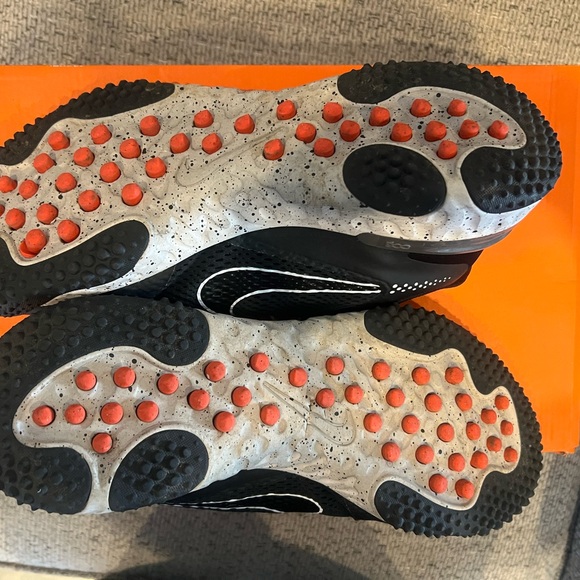 Nike Alpha Hurache Men’s size 10 turf shoes, black & white, excellent condition - Picture 5 of 6